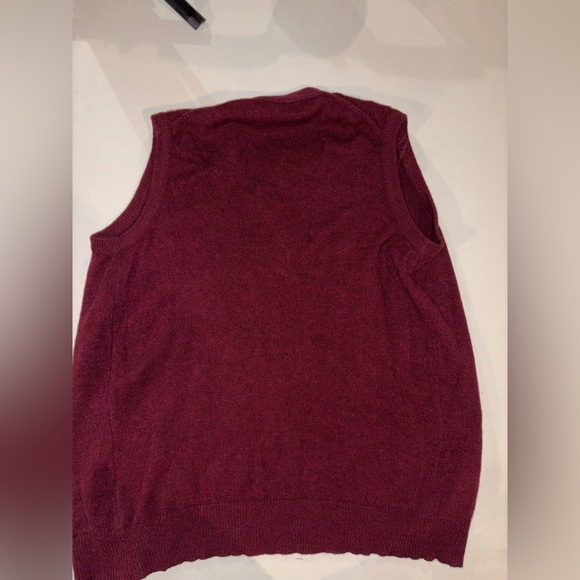 Elegant Burgundy Cardigan Vest - Picture 4 of 4